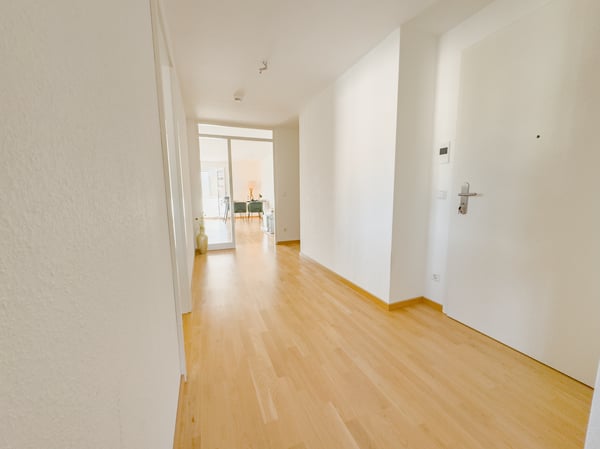 Helle neuwertige 1.5 Zimmer-Wohnung mit Terrasse, Lift und Tiefgarage 5