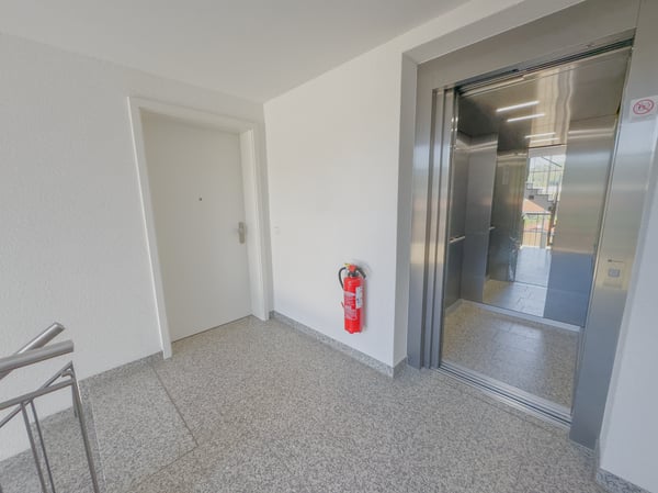 Helle neuwertige 1.5 Zimmer-Wohnung mit Terrasse, Lift und Tiefgarage 3