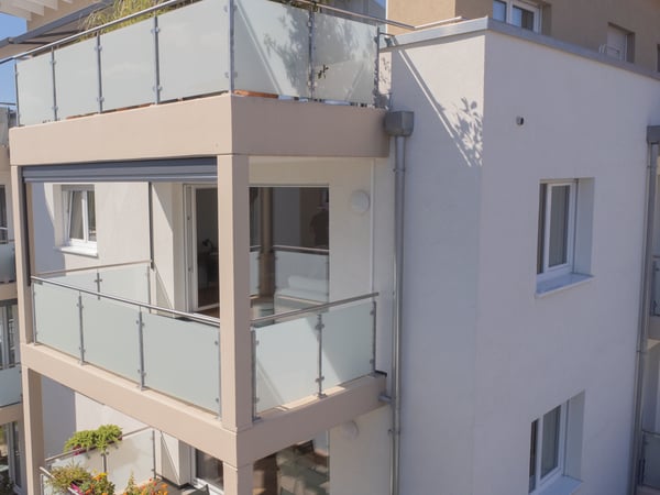 Helle neuwertige 1.5 Zimmer-Wohnung mit Terrasse, Lift und Tiefgarage 10