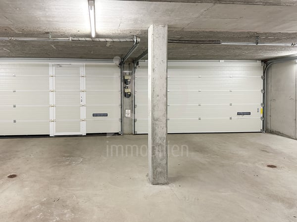 Neuwertiges 6-Zimmer Familienhaus mit Garage für vier Fahrzeuge 8