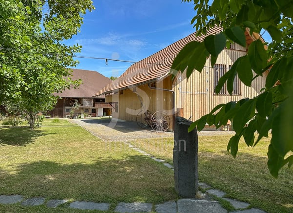 Der historische Brunnenhof in Grafenried (Grundstück von 5'431m2) 12