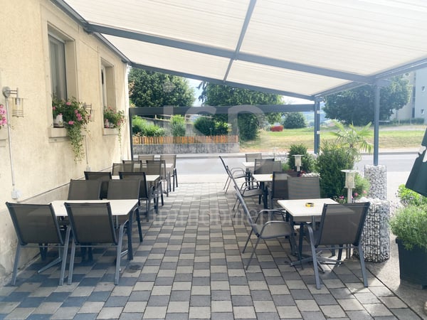 Mitten im Dorfzentrum von Plaffeien das Restaurant zum goldenen Kreuz 4