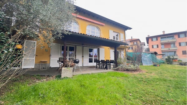 Gentilino, ampia casa bifamiliare con due appartamenti separati e giardino privato. 1