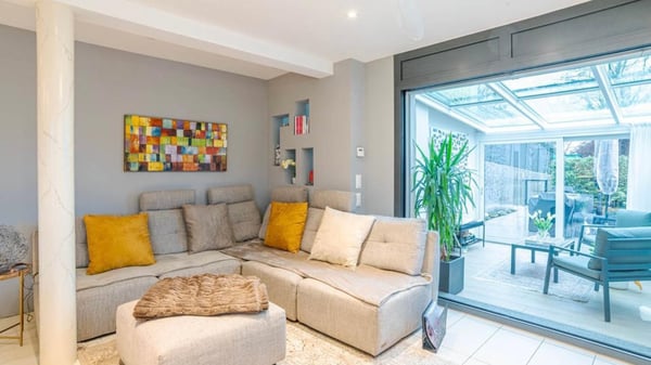 Agra, moderno 1.5 locali bifamiliare ristrutturata. Spazi generosi con terrazza e vista aperta. 4