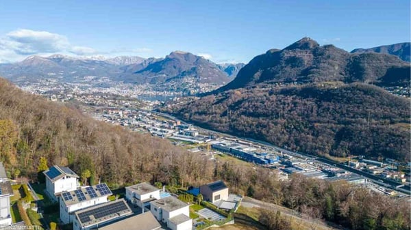 Agra, moderno 1.5 locali bifamiliare ristrutturata. Spazi generosi con terrazza e vista aperta. 12