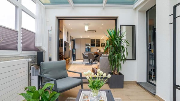 Agra, moderno 1.5 locali bifamiliare ristrutturata. Spazi generosi con terrazza e vista aperta. 6