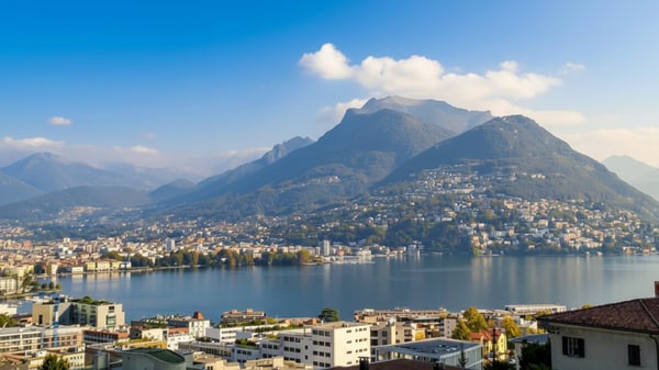 Paradiso, elegante attico con spettacolare vista lago 1