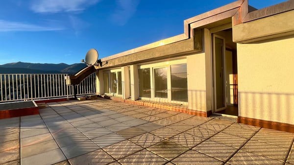 Viganello - Albonago vendesi villetta a schiera con vista lago panoramica e terrazza 10