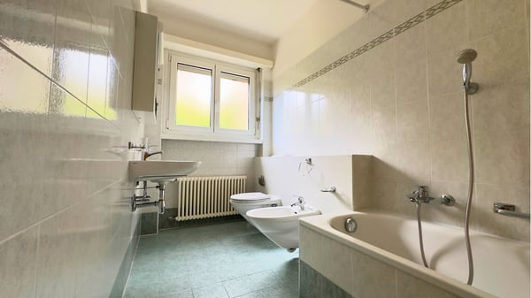 Ligornetto, palazzina con redditività fino al 5% . Complesso con 2 appartamenti oltre 13 posti auto. 5