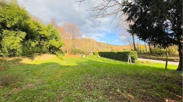 Ligornetto, palazzina con redditività fino al 5% . Complesso con 2 appartamenti oltre 13 posti auto. 8