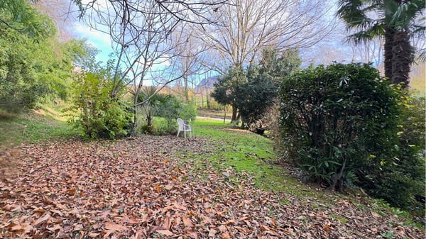 Ligornetto, palazzina con redditività fino al 5% . Complesso con 2 appartamenti oltre 13 posti auto. 9