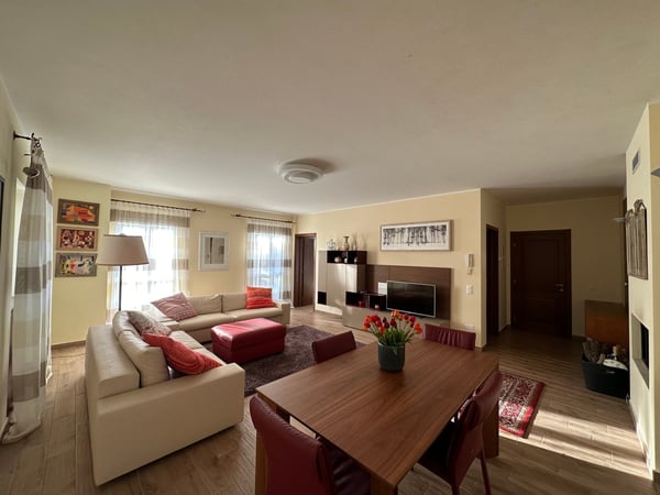 Magliaso, appartamento in contesto di 7 unità. Dotato di due bagni e giardino privato. 5