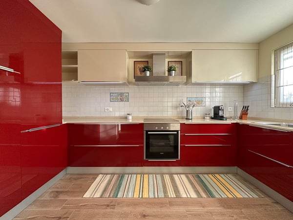 Magliaso, appartamento in contesto di 7 unità. Dotato di due bagni e giardino privato. 6