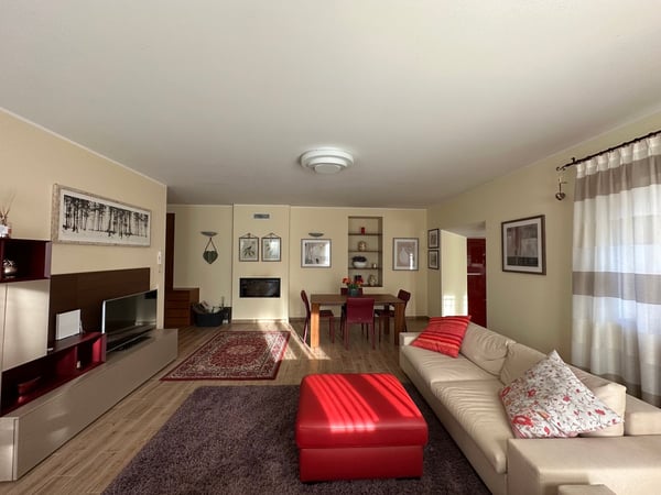 Magliaso, appartamento in contesto di 7 unità. Dotato di due bagni e giardino privato. 3