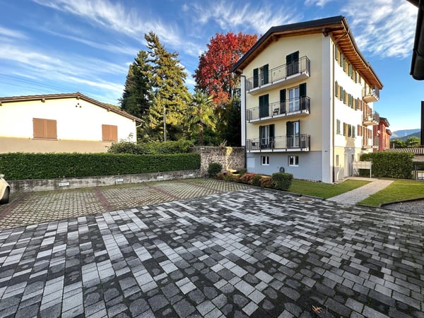 Magliaso, appartamento in contesto di 7 unità. Dotato di due bagni e giardino privato. 15