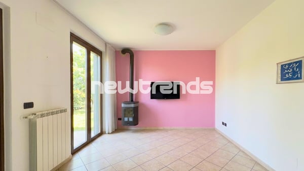Uggiate con Ronago: villa con giardino 7