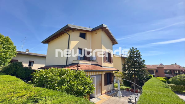 Uggiate con Ronago: villa con giardino 1