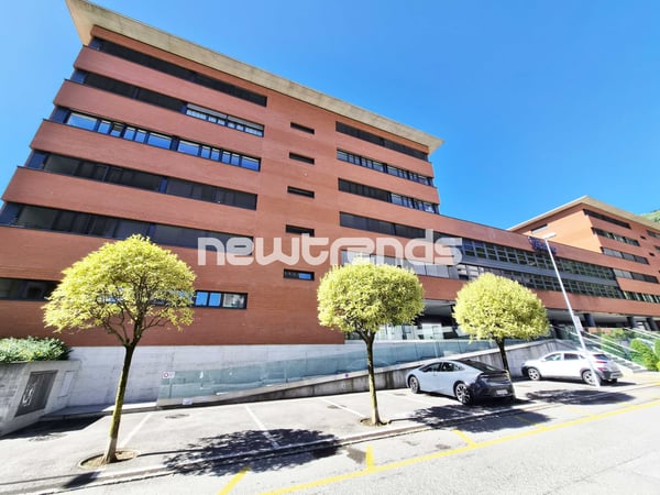 Agno: affittasi ampio ufficio semi-arredato di 230 m², disponibilità i 13