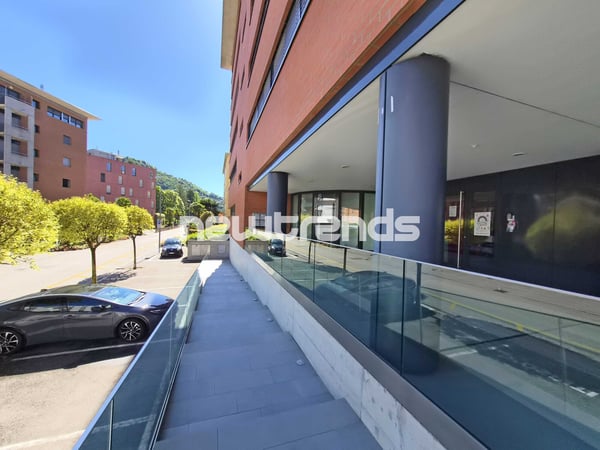 Agno: affittasi ampio ufficio semi-arredato di 230 m², disponibilità i 11
