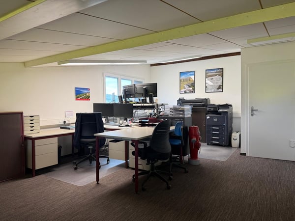 Halle industrielle avec bureau 7