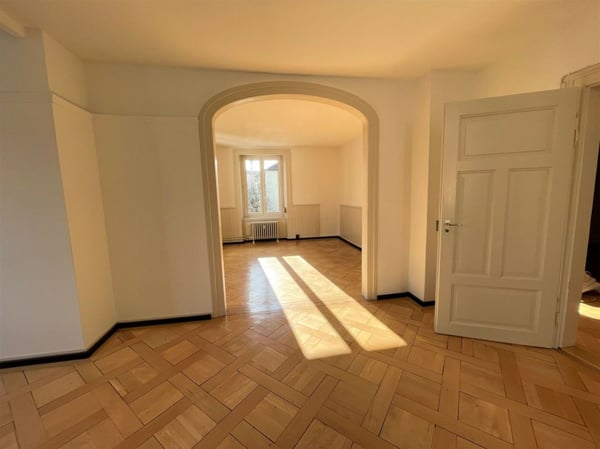 Charmante 1.5-Zimmer Altbauwohnung im Zentrum von Neuhausen 2