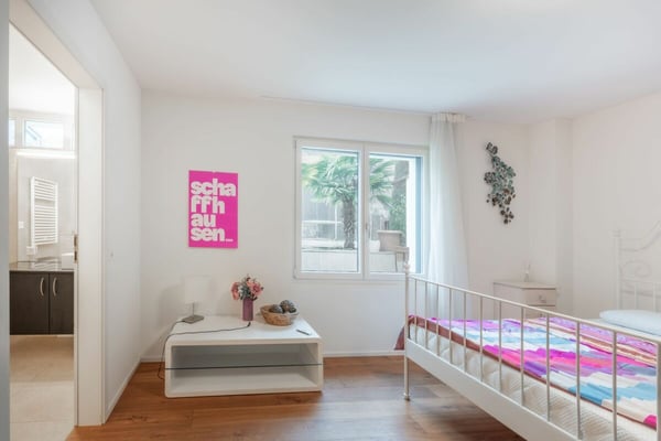 Grosszügiges Einfamilienhaus mit Pool 13