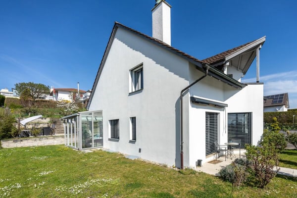 Grosszügiges Einfamilienhaus mit Pool 17