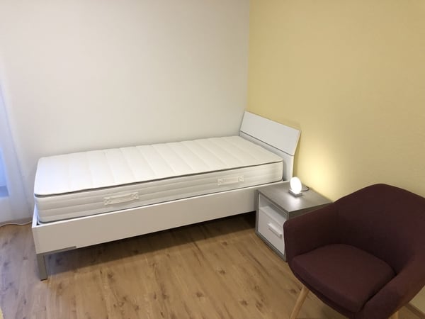 Helle, gepflegte Zimmer in ruhiger Liegenschaft 2