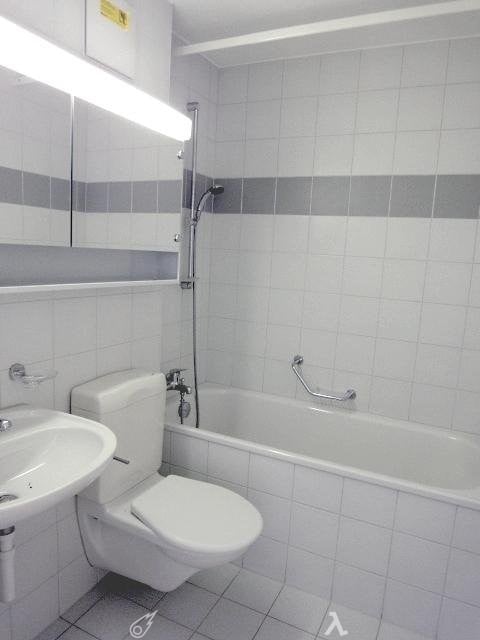 4-Zimmerwohnung im 2. OG mit Balkon 4