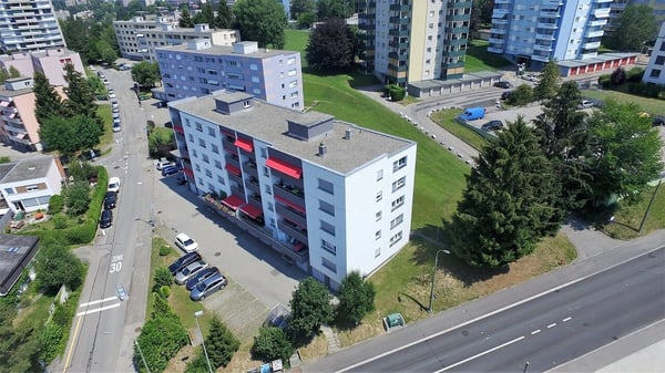 Appartement spacieux de 4 pièces au 4ème étage 2