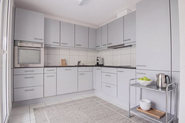 Attraktive 3.5 Zimmerwohnung mit verglastem Balkon 2