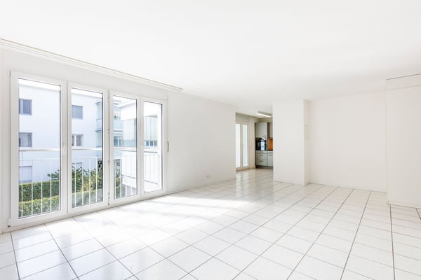 Moderne 3.5 Zimmerwohnung mit verglastem Balkon 3