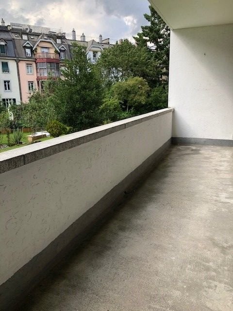 Zentral gelegene 2.5 ZW à 49m² im EG 7