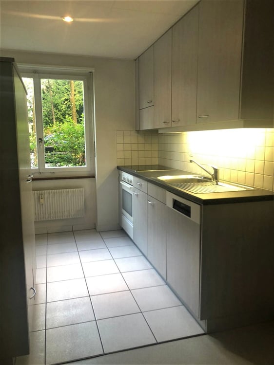 Zentral gelegene 2.5 ZW à 49m² im EG 6