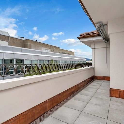 Schöne 2.5-ZW mit 2 Balkone im Zentrum von Biel 9