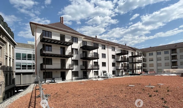 Schöne 2.5-ZW mit 2 Balkone im Zentrum von Biel 1