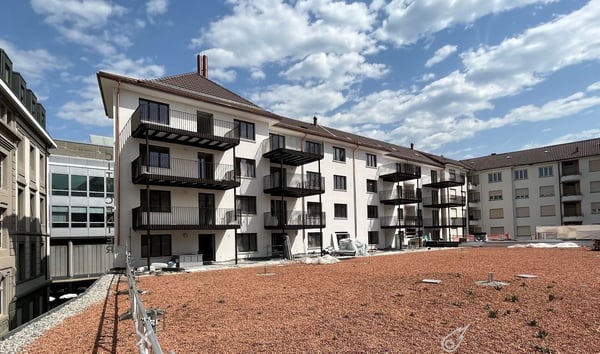 Schöne 2.5-ZW mit 2 Balkone im Zentrum von Biel 1
