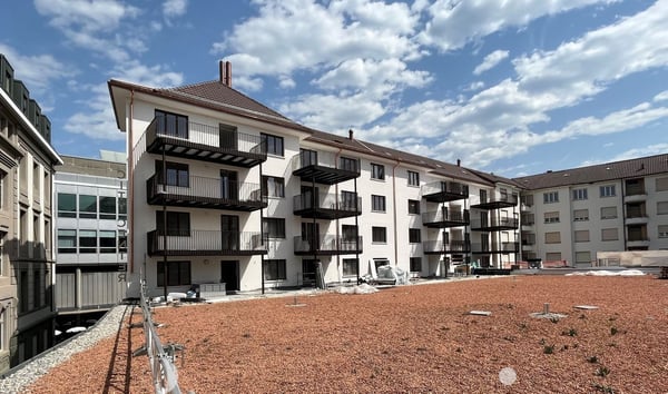 Schöne 2.5-ZW mit 2 Balkone im Zentrum von Biel 1