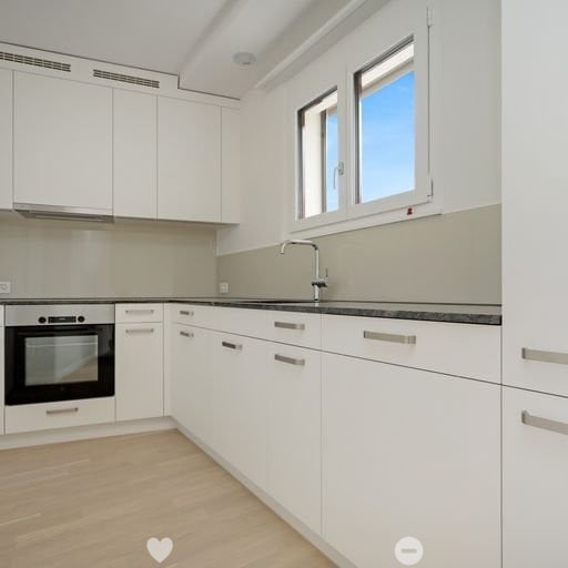 Schöne 2.5-ZW mit 2 Balkone im Zentrum von Biel 3