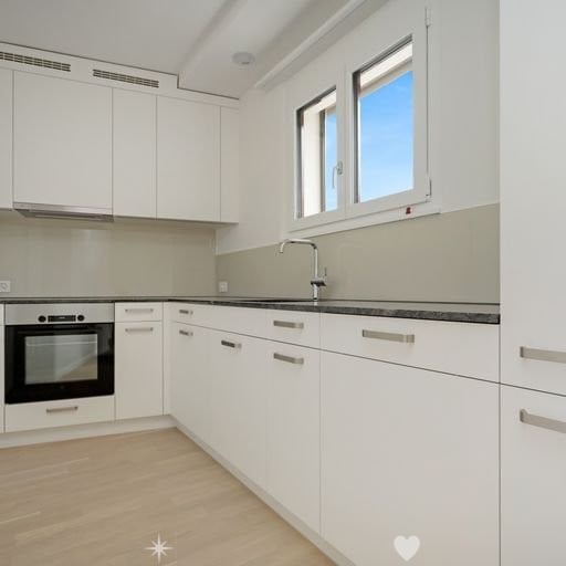 Schöne 2.5-ZW mit 2 Balkone im Zentrum von Biel 3