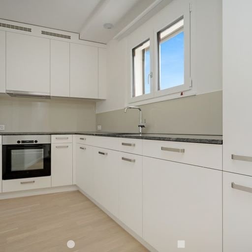 Schöne 2.5-ZW mit 2 Balkone im Zentrum von Biel 3