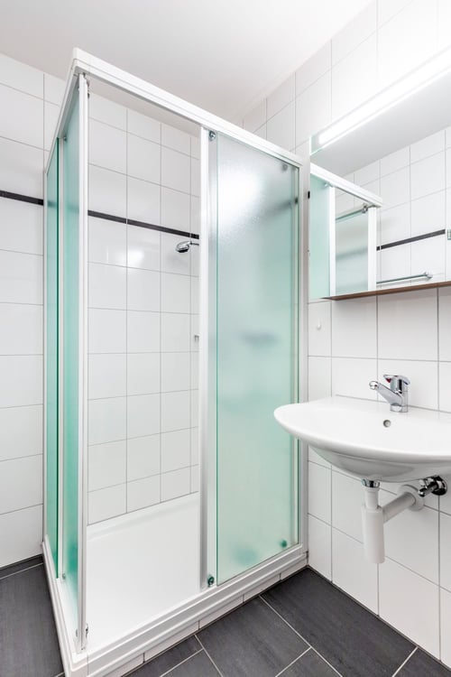 Moderne 3.5 Zimmerwohnung mit verglastem Balkon 6