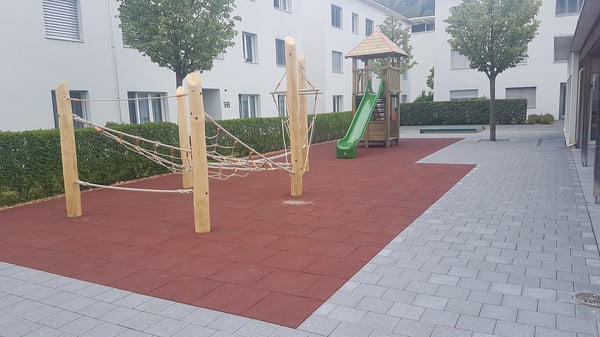Moderne 3.5 Zimmerwohnung mit verglastem Balkon 12