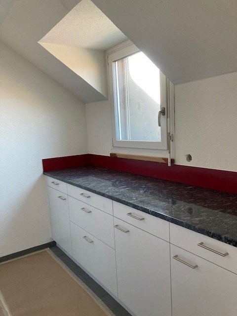 Grosszügige 2.5 Zimmer-Dachwohnung in Oppligen 3