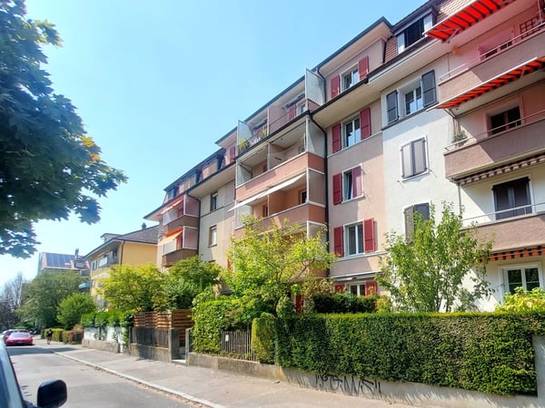 Ruhige 3-ZW à 60 m² im 1. OG mit Balkon 1