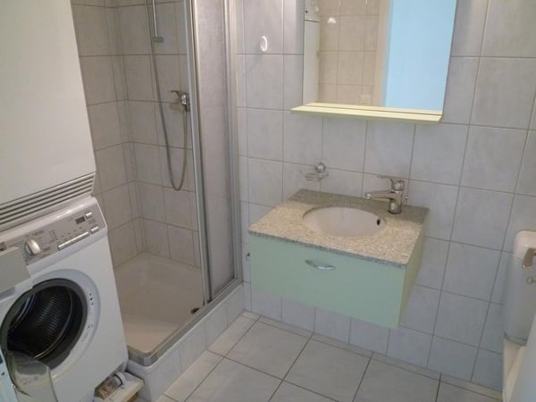 Moderne 5.5 Zimmer Attika-Wohnung mit verglastem Balkon & Terrasse 7