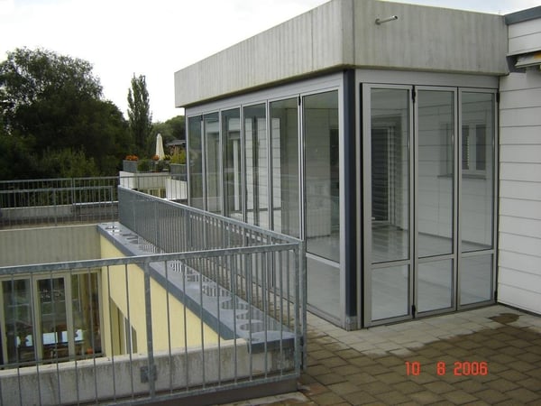 Moderne 5.5 Zimmer Attika-Wohnung mit verglastem Balkon & Terrasse 6
