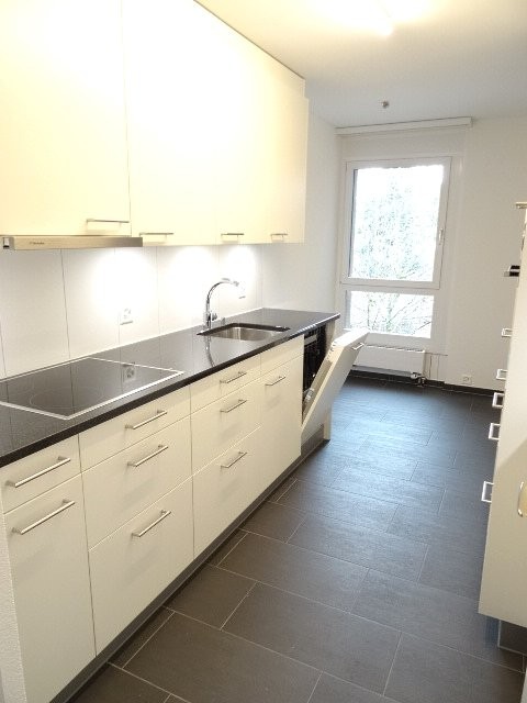 Grosse 3.5-ZW à 102 m² zuoberst im 3. OG 3