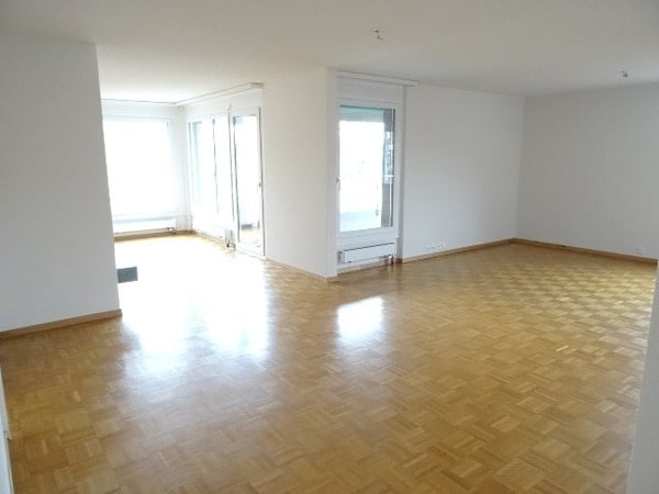 Grosse 3.5-ZW à 102 m² zuoberst im 3. OG 5