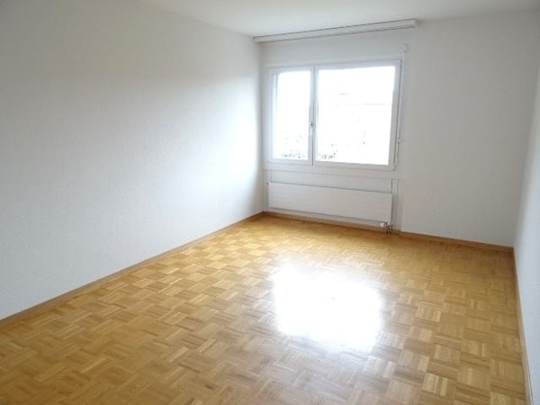 Grosse 3.5-ZW à 102 m² zuoberst im 3. OG 7
